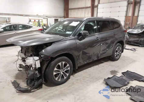 2021 Toyota Highlander Xle z USA, uszkodzony, nr VIN 5TDGZRBH2MS155390